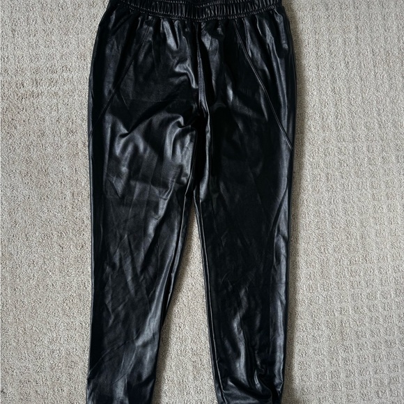 David Lerner women’s black shiny jogger pull on style pants size small 4 6 - Picture 1 of 3